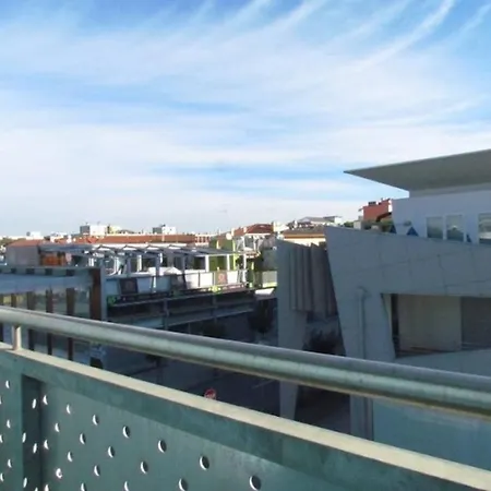 Great Apartment In Central Location Near The Beach