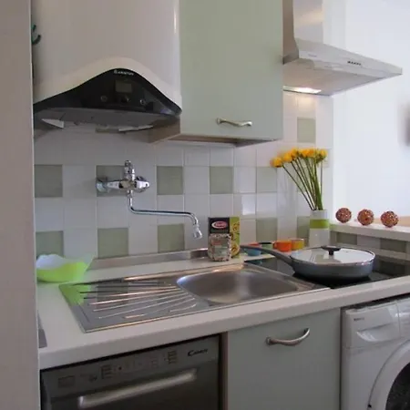 Great Apartment In Central Location Near The Beach 아파트 비비오네