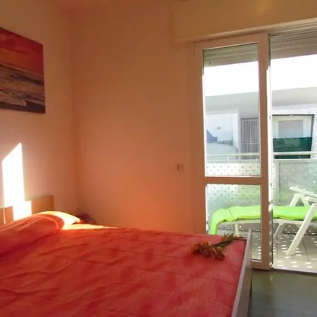 Great Apartment In Central Location Near The Beach *