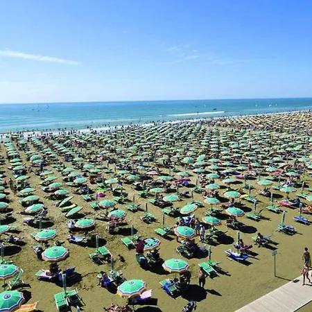 아파트 Great Apartment In Central Location Near The Beach 비비오네