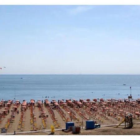 아파트 Great Apartment In Central Location Near The Beach